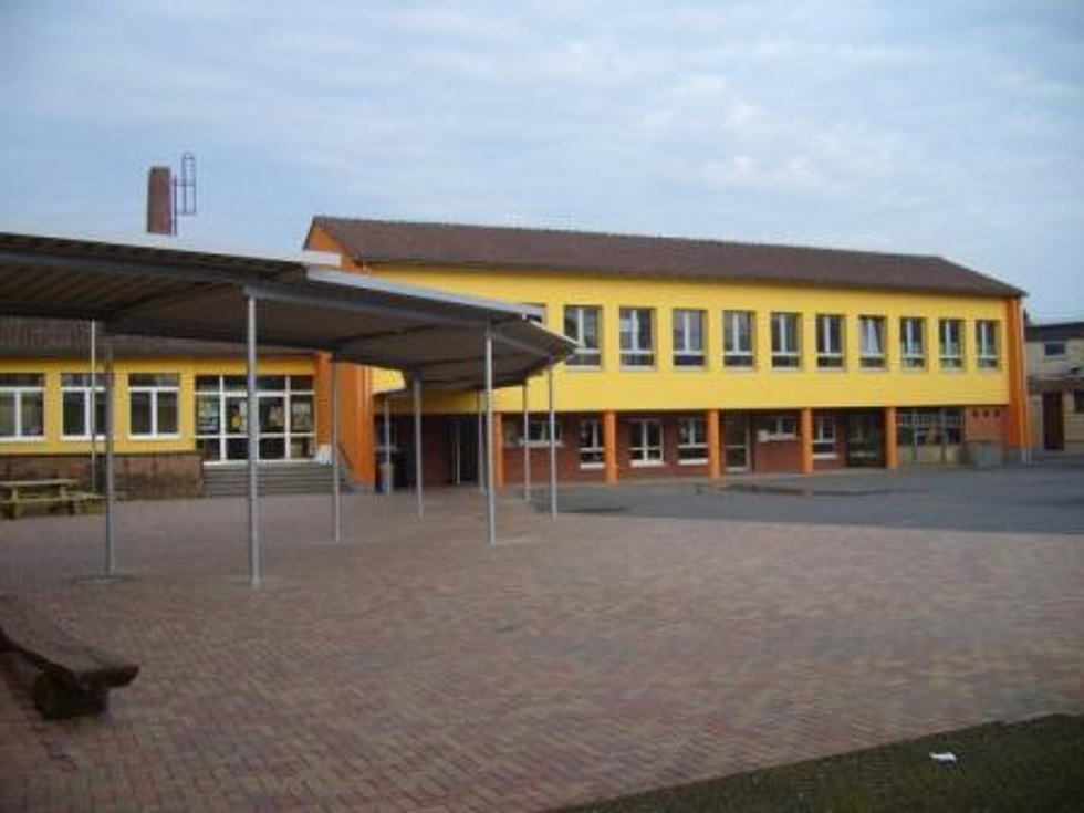 Hauptgebäude der Grundschule Lindheim