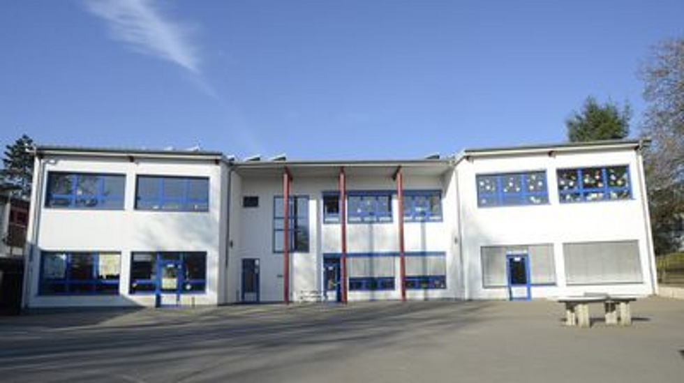 Schulgebäude der GRundschule in Altenstadt
